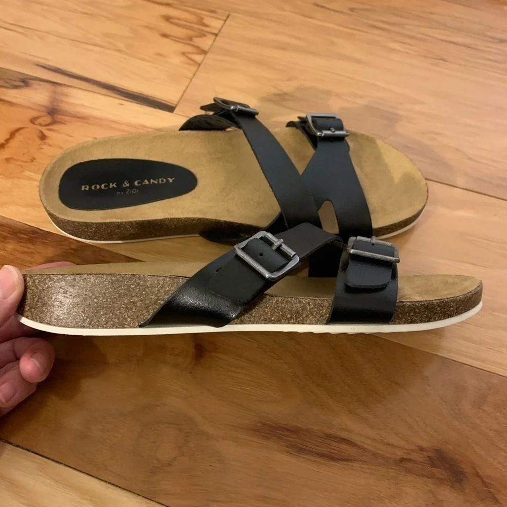 Rock & Candy Caravel- W faux leather sandals